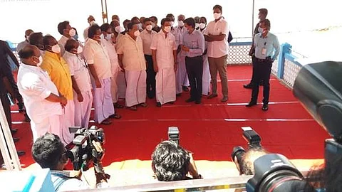 கல்லணையில்  வெள்ளிக்கிழமை ஆய்வு செய்த தமிழக முதல்வர் மு.க. ஸ்டாலின்.