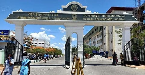 குறைவான ஊதியத்தில் 8 வருடங்களாக பணியாற்றும் பல்நோக்கு மருத்துவமனை பணியாளர்கள்!