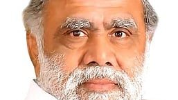 கூட்டுறவுத் துறை அமைச்சா் ஐ.பெரியசாமி.