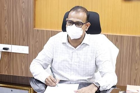 கோவை மாவட்ட  ஆட்சியராக பொறுப்பேற்றுக்கொண்ட ஆட்சியர் ஜி.எஸ்.சமீரன்.