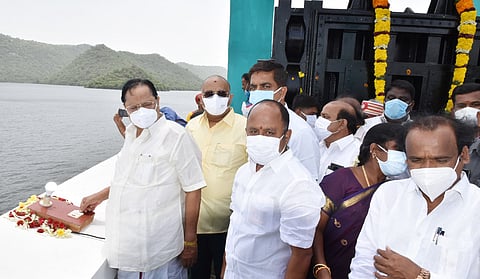 பாசனத்துக்காக மோா்தானா அணை திறப்பு