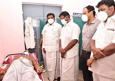 பூந்தமல்லி அருகே அனைத்து நவீன வசதியுடன் கூடிய சுகாதார நிலையத்தை பொதுமக்கள் பயன்பாட்டிற்காக தொடங்கிவைத்த பால்வளத்துறை அமைச்சர் சா.மு.நாசர்.