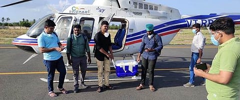 தானம் செய்யப்பட்ட உடல் உறுப்புகளுடன் ஹெலிகாப்டரில் பயணித்த மருத்துவா்கள்