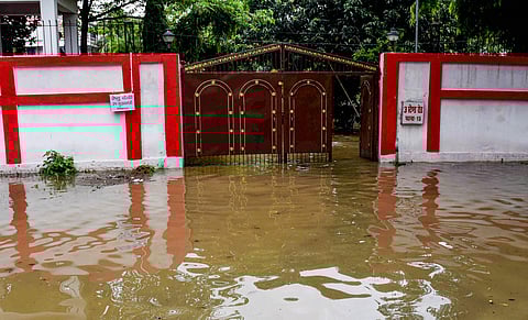 பிகார் துணை முதல்வர் ரேணு தேவி வீட்டின் முன்பு தேங்கிய வெள்ள நீர்