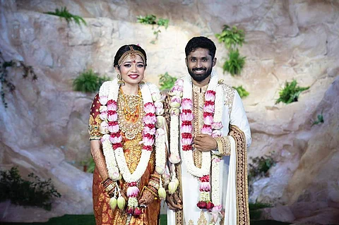 இயக்குநர் ஷங்கரின் மகள் ஐஸ்வர்யா ஷங்கர் - ரோஹித் தாமோதரன் திருமணம் இன்று (27-06-2021) கிழக்கு கடற்கரை சாலையில் உள்ள வெல்கம் ஹோட்டலில் நடைபெற்றது.