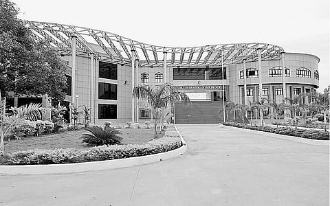 வேலை... வேலை... வேலை...