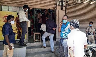 விதிமுறை மீறல்: 11 கடைகளுக்கு சீல்