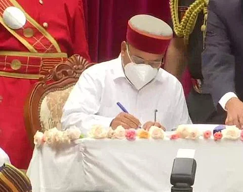 கர்நாடக புதிய ஆளுநராக பதவியேற்றுக் கொண்ட தாவா்சந்த் கெலாட் 