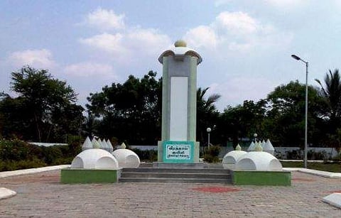 சிவகங்கையில் உள்ள குயிலி நினைவுச் சின்னம்