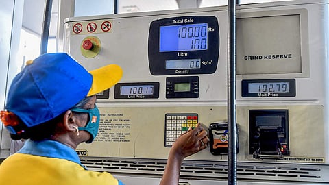 சென்னையில் பெட்ரோல், டீசல் 
விலை குறைப்பு அமலுக்கு வந்தது