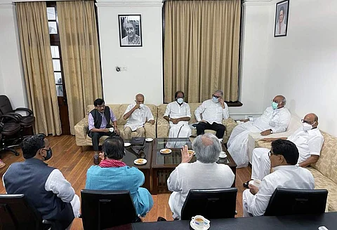 இன்று காலை ஆலோசனையில் ஈடுபட்ட எதிர்க்கட்சித் தலைவர்கள்