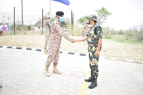 பாகிஸ்தான்-இந்திய பாதுகாப்புப் படையினர்