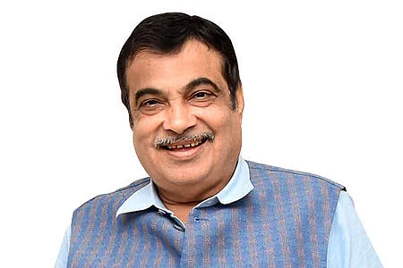 சாலை போக்குவரத்து மற்றும் நெடுஞ்சாலைத்துறை அமைச்சர் நிதின் கட்கரி