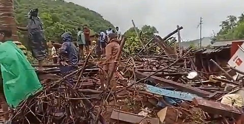 நிலச்சரிவில் 44 பேர் பலி