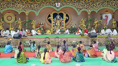 திருமலை நாதநீராஜன மண்டபத்தில் ஞாயிற்றுக்கிழமை தொடங்கிய பாலகாண்ட பாராயணம்.