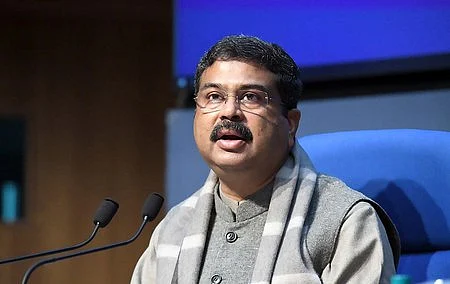 மத்திய கல்வி அமைச்சா் தா்மேந்திர பிரதான்