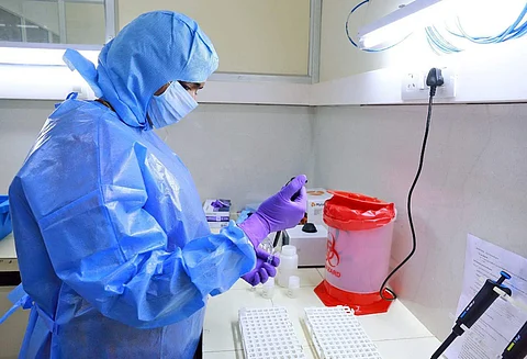 நாட்டில் புதிதாக 42,766 பேருக்கு தொற்று; 1,206 பேர் பலி