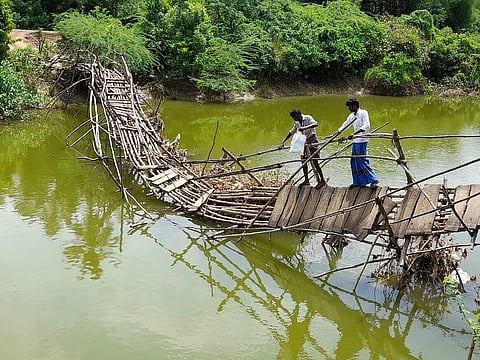 கூத்தாநல்லூரில் கேட்பாரற்ற நிலையிலுள்ள தட்டிப் பாலம்