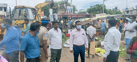 தாமரைப்பாக்கம் கூட்டுச்சாலை.