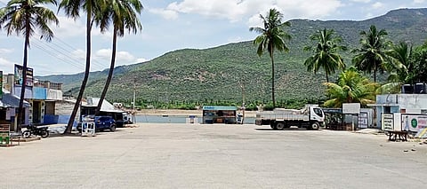 வெறிச்சோடிய காவிரி அணை பகுதி