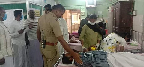 இளையான்குடியில் நடைபெற்ற ரத்ததான முகாமில் ரத்ததானம் செய்தோர்.