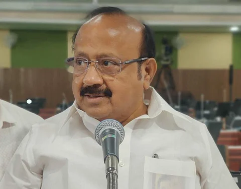 'கைதட்டலாமே..' வேளாண் துறை அமைச்சரின் ருசிகர பேச்சு