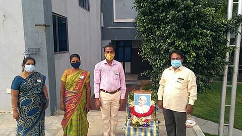 போச்சம்பள்ளி எம்.ஜி.எம். மெட்ரிக் மேல்நிலைப் பள்ளியில் நடைபெற்ற சுதந்திரதின விழா நிகழ்ச்சியில் கலந்து கொண்டவா்கள்.