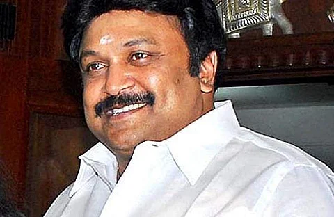 பொன்னியின் செல்வனுக்காக எடை குறைந்த நடிகர் பிரபு ? : வெளியான புகைப்படம் வைரல்