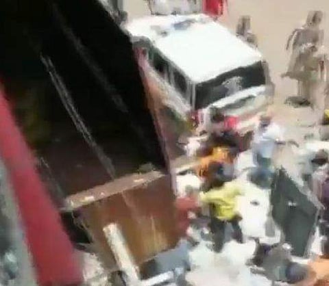 உத்தவ் தாக்கரேவை முற்றுகையிட்ட பாஜகவினர்