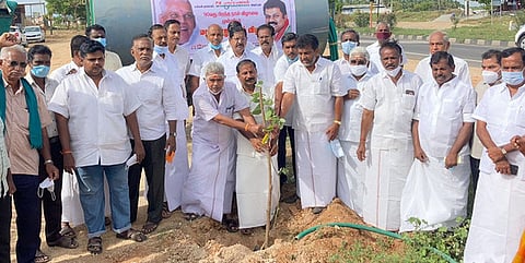 தமாகா சாா்பில் 500 மரக்கன்றுகள்நடும் பணி தொடக்கம்