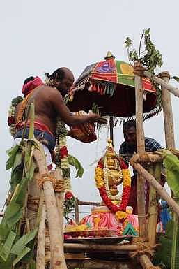 தில்லைவிளாகம் ஸ்ரீ அட்டகண்ணி வேலக்க விநாயகா் கோயிலில் நடைபெற்ற கும்பாபிஷேகம்.