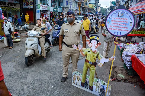 விநாயகர் படம் மூலம் பொதுமுடக்க விழிப்புணர்வு: காவலரின் முயற்சி