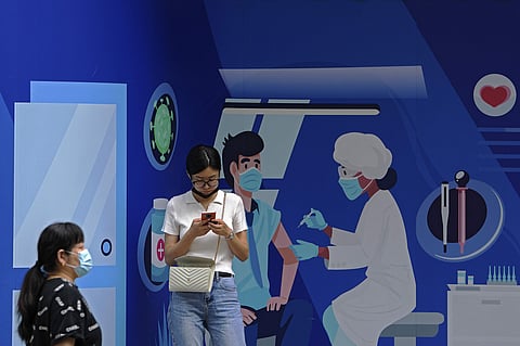 தடுப்பூசி செலுத்துவதில் புதிய மைல்கல்: 200 கோடியைக் கடந்த சீனா