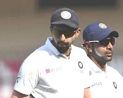 முதல் டெஸ்டில் அஸ்வின், இஷாந்த் இல்லை: இங்கிலாந்து முதல் பேட்டிங்