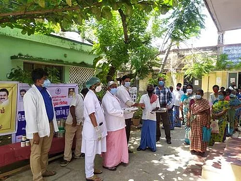 திருக்குவளை அரசு வட்ட தலைமை மருத்துவமனை வளாகத்தில் கபசுரக் குடிநீர் அருந்துவதால் ஏற்படும் நன்மைகள் மற்றும் பயன்கள் குறித்த விழிப்புணர்வு முகாம்.