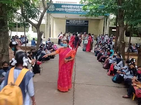 புதுச்சேரியில் 9,10, 11,12-ம் வகுப்புகளுக்கு பள்ளிகள் திறப்பு