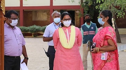 தூத்துக்குடி மாநகரப் பகுதி பள்ளிகளில் ஆணையா் ஆய்வு