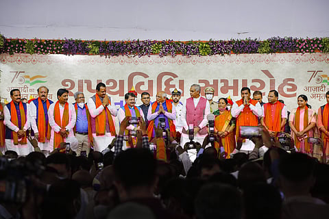குஜராத்தில் புதிய அமைச்சரவை பொறுப்பேற்பு