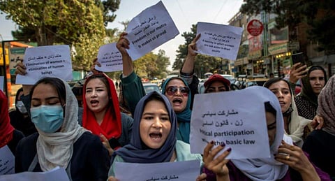 ஆப்கனில் கல்வி, வேலையில் சமஉரிமை கோரி தலிபான்களுக்கு எதிராக பெண்கள் ஆர்ப்பாட்டம்