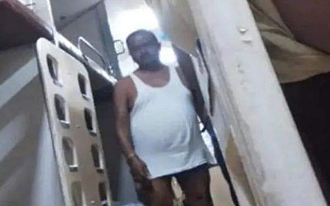 ரயிலில் உள்ளாடையுடன் திரிந்த எம்எல்ஏ