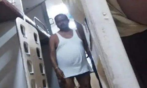 ரயிலில் உள்ளாடையுடன் திரிந்த எம்எல்ஏ கோபால் மண்டல்