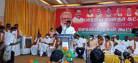 தருமபுரியில் நடைபெற்ற பாஜக செயல்வீரர்கள் கூட்டத்தில் பேசுகிறார் மாநிலத் தலைவர் கே.அண்ணாமலை.