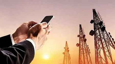 தொலைத்தொடா்பு நிறுவனங்களின் வருவாய் ரூ.67,300 கோடி