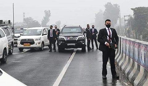 அரசியல் வேறு, பாதுகாப்பு வேறு! | பிரதமா் பாதுகாப்புக் குறைபாடு குறித்த தலையங்கம்