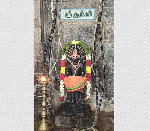 ஆலங்குடி ஆபத்சகாயேஸ்வரர் குருபரிகார கோயிலில் பொங்கல் வழிபாட்டில் சிறப்பு அலங்காரத்தில் எழுந்தருளிய சூரிய பகவான்.