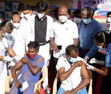 தடுப்பூசி முகாமில் மா.சுப்பிரமணியன், ராதாகிருஷ்ணன்