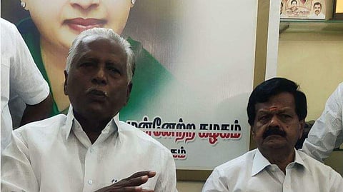 செய்தியாளர்கள் சந்திப்பில் கே.பி. முனுசாமி