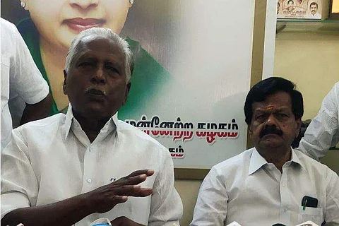 செய்தியாளர்கள் சந்திப்பில் கே.பி. முனுசாமி