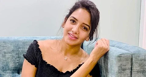 படம் - www.instagram.com/pavani9_reddy/
