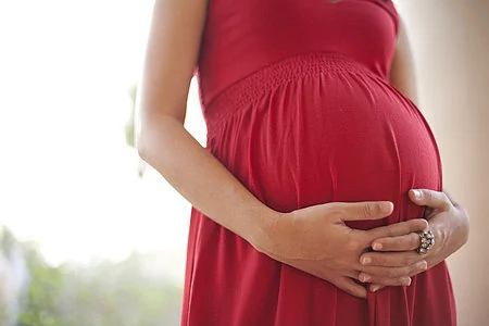 கரோனாவிலிருந்து மீண்டு எத்தனை நாள்களுக்குப் பின் தாய்மையடையலாம்?